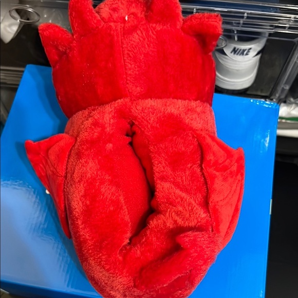 LORD DEVIL PLUSH SLIPPERS (RED)
SIZE: S/M - 4-8 - Picture 6 of 12